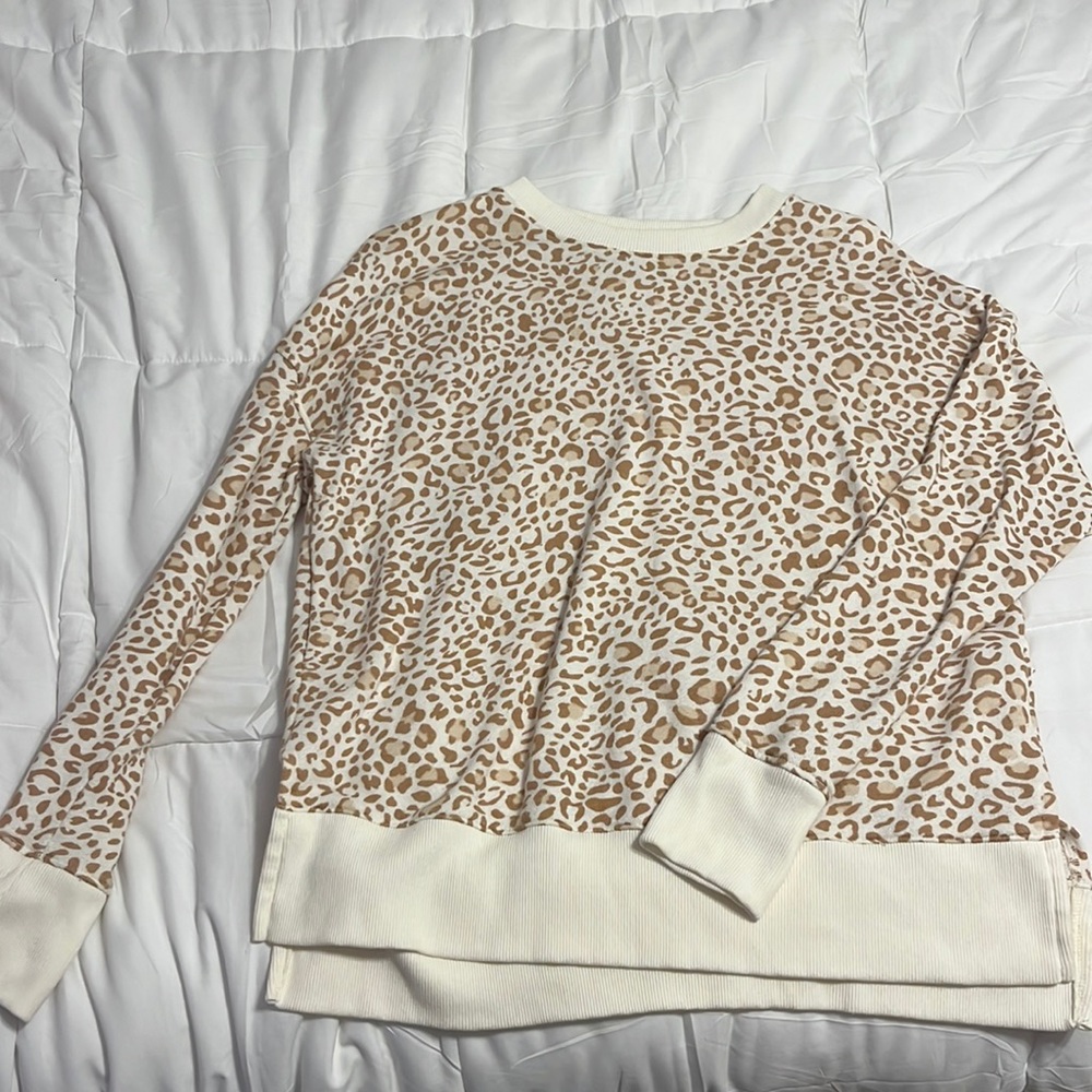 Women’s small sweater, cheetah print